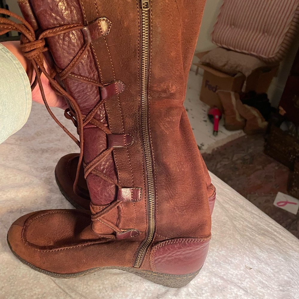 Born lace up womens boots, vintage.